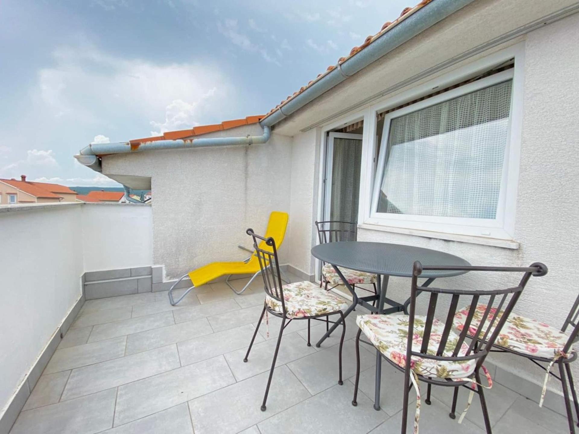 Family Apartments Viva Close To The Beach Krk Town Exterior photo