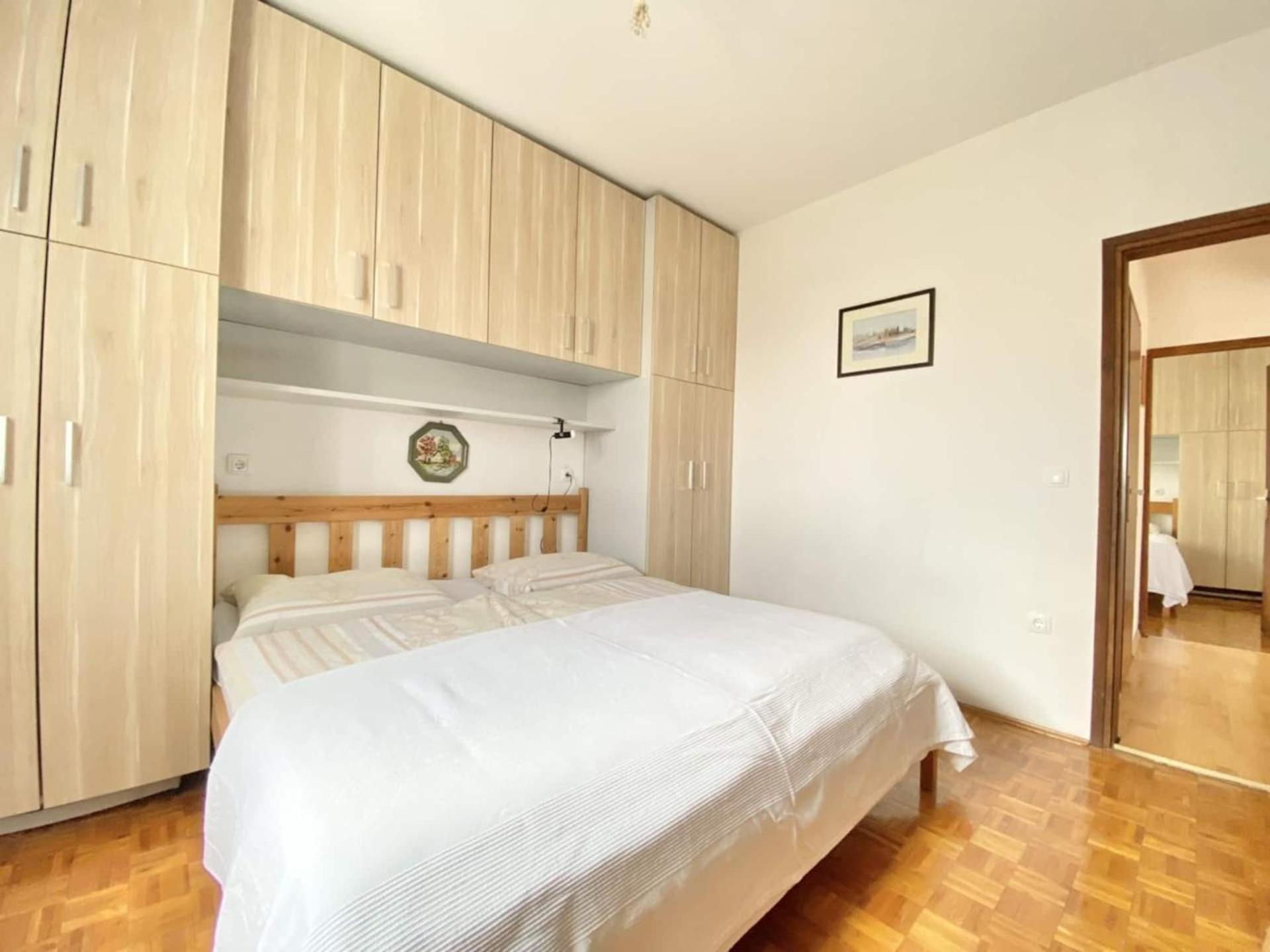 Family Apartments Viva Close To The Beach Krk Town Exterior photo