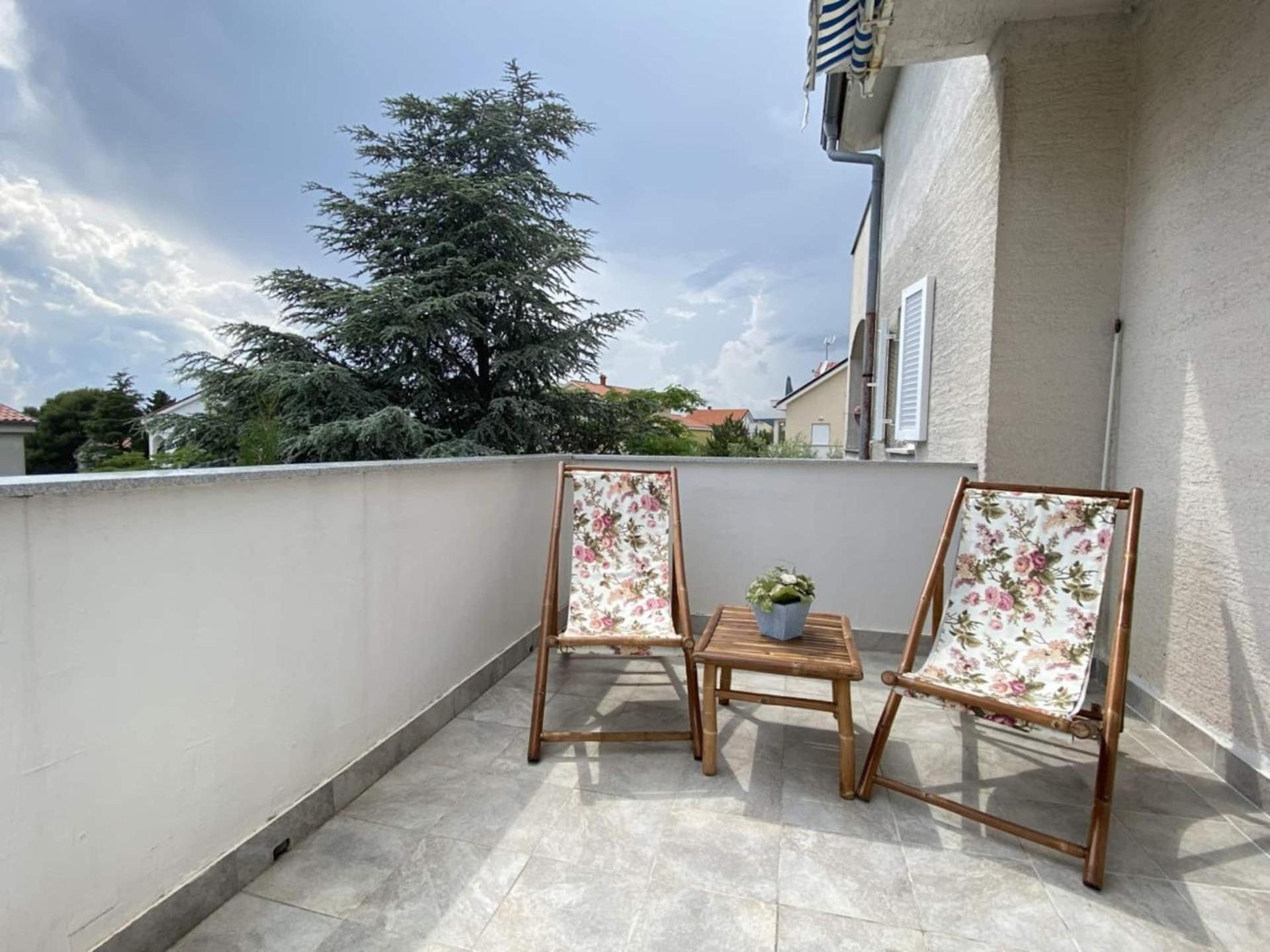Family Apartments Viva Close To The Beach Krk Town Exterior photo